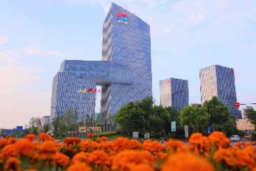 點贊！中國巨石榮登2023年玻璃纖維十大品牌榜單之首