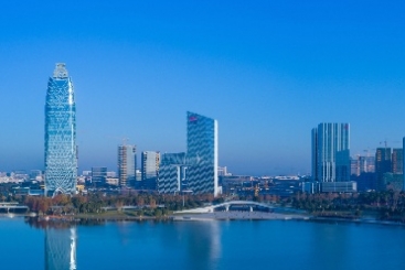 雄鷹 何以展翅翱翔？