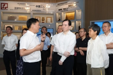 全省全過程人民民主人大基層實踐考察團調研巨石